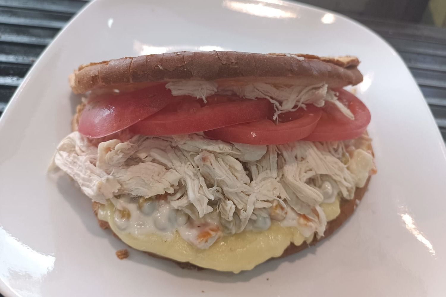Tavuklu Spesiyal Ayvalık Tost