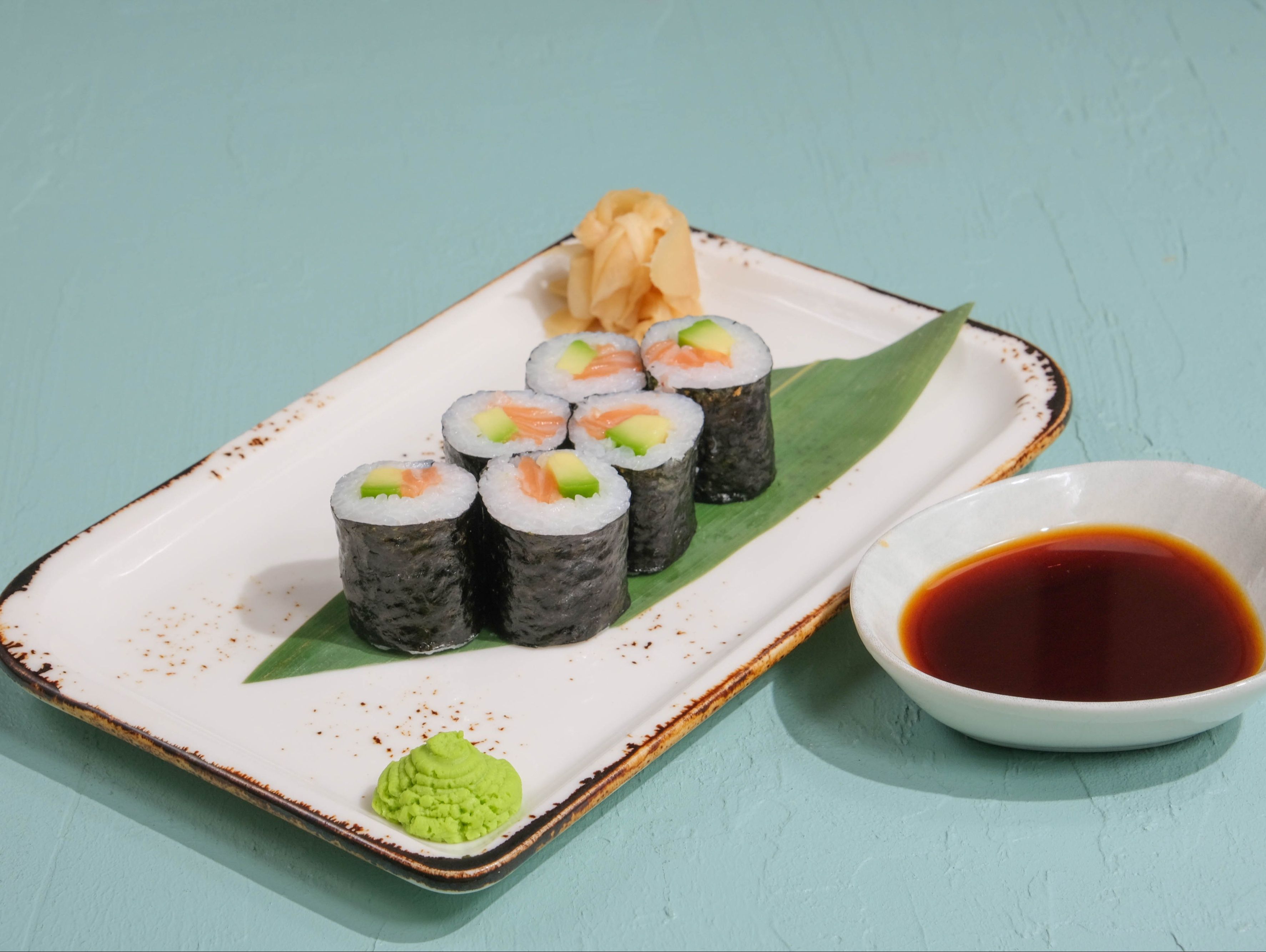 Sake Avokado Maki (6 pcs.)