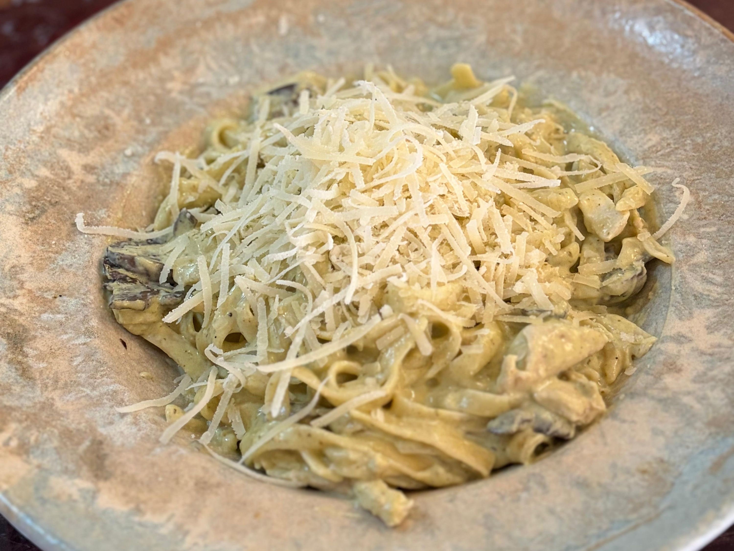 Tavuklu Mantarlı Pesto Soslu Fettuccine