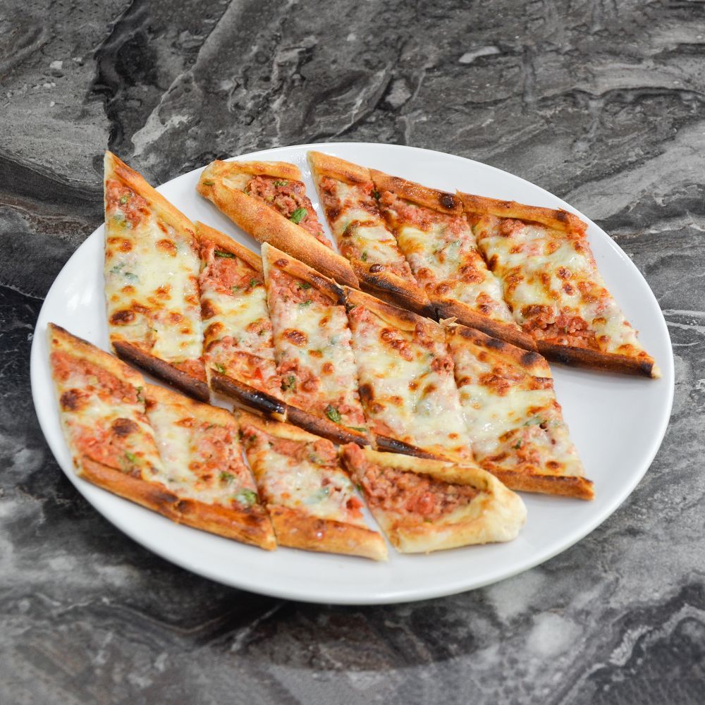 Kıymalı Kaşarlı Yumurtalı Pide