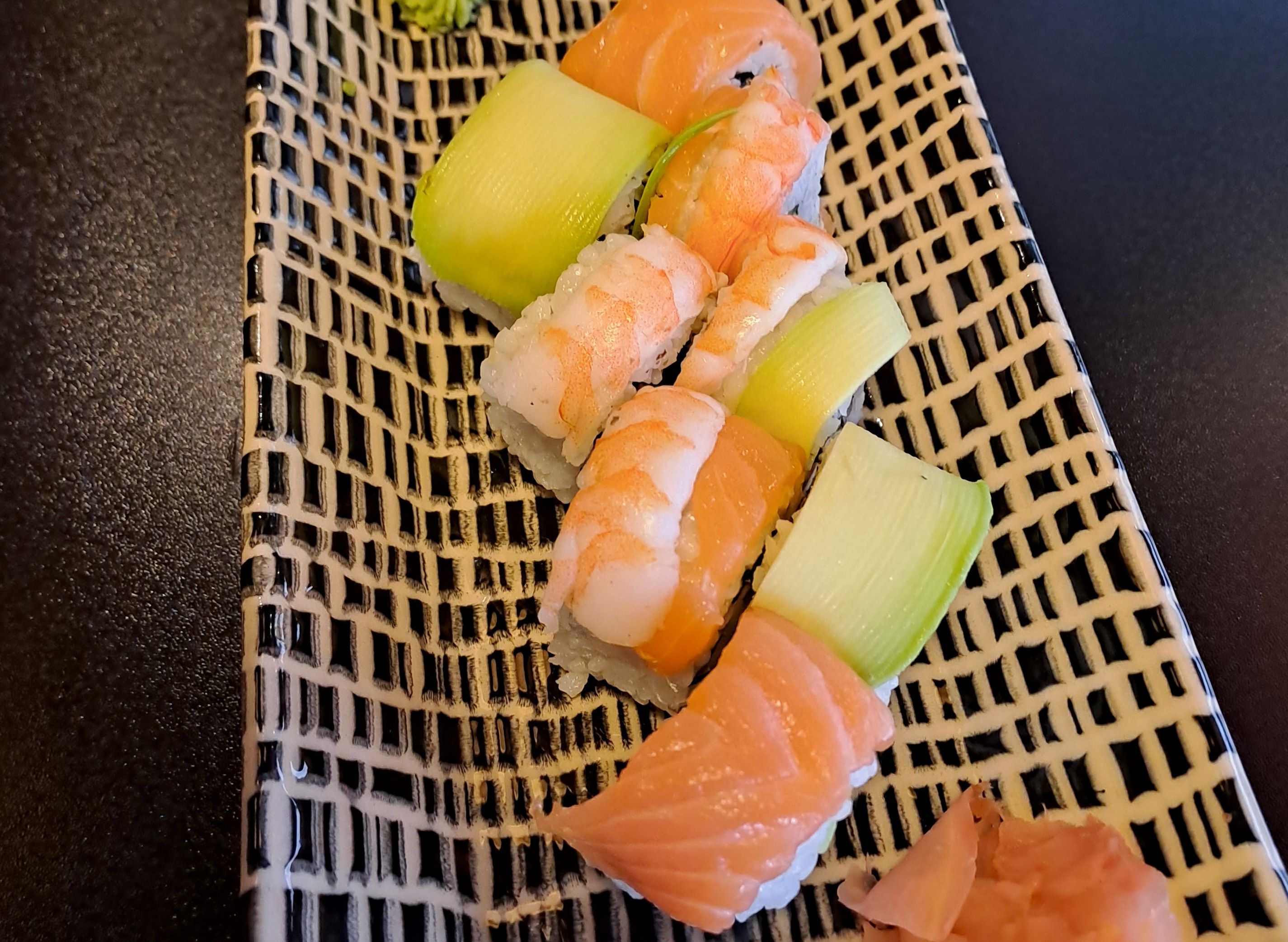 Rainbow Roll (8 Adet)