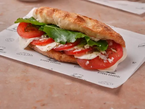 Pesto Soslu Caprese Panino
