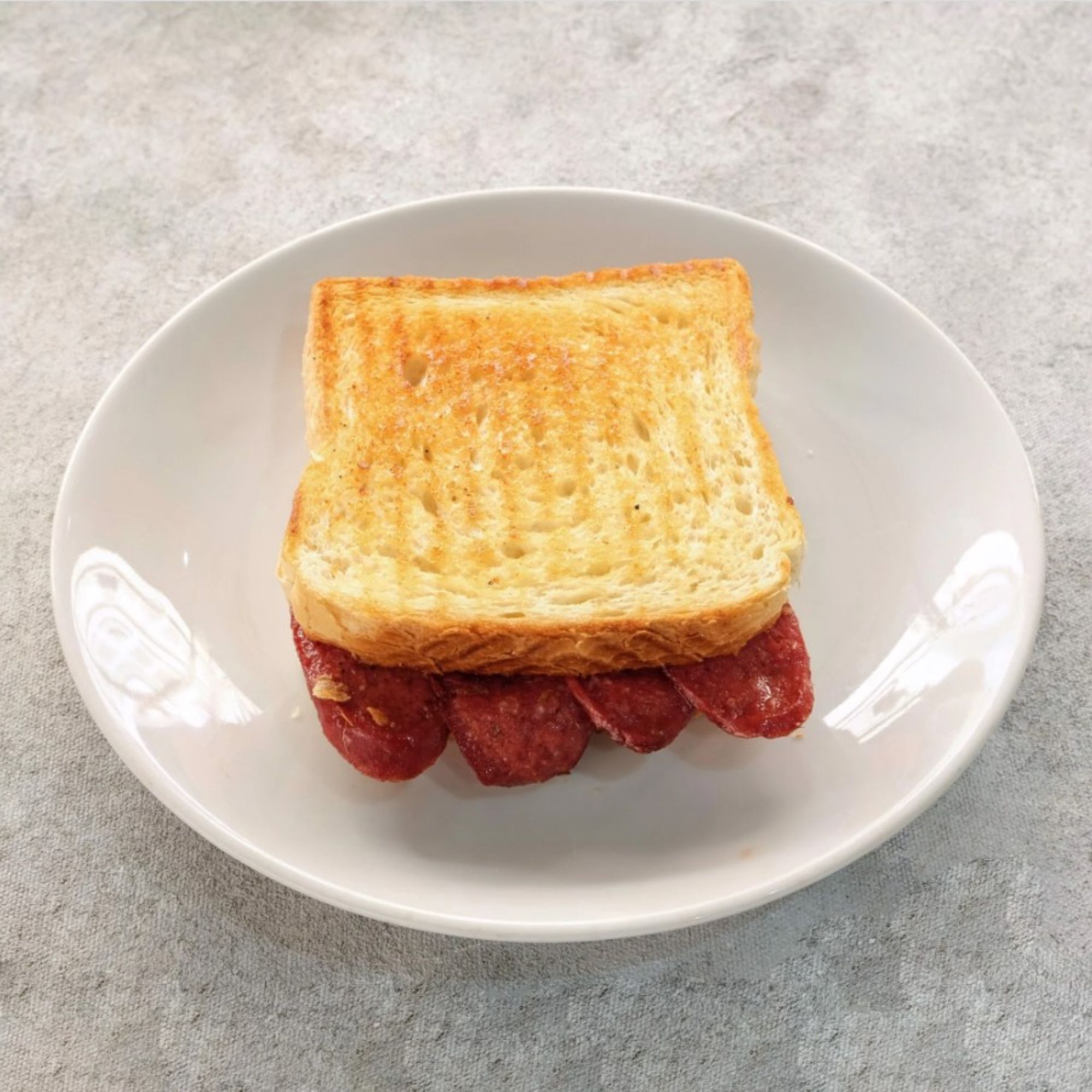 Sucuklu Kaşarlı Tost