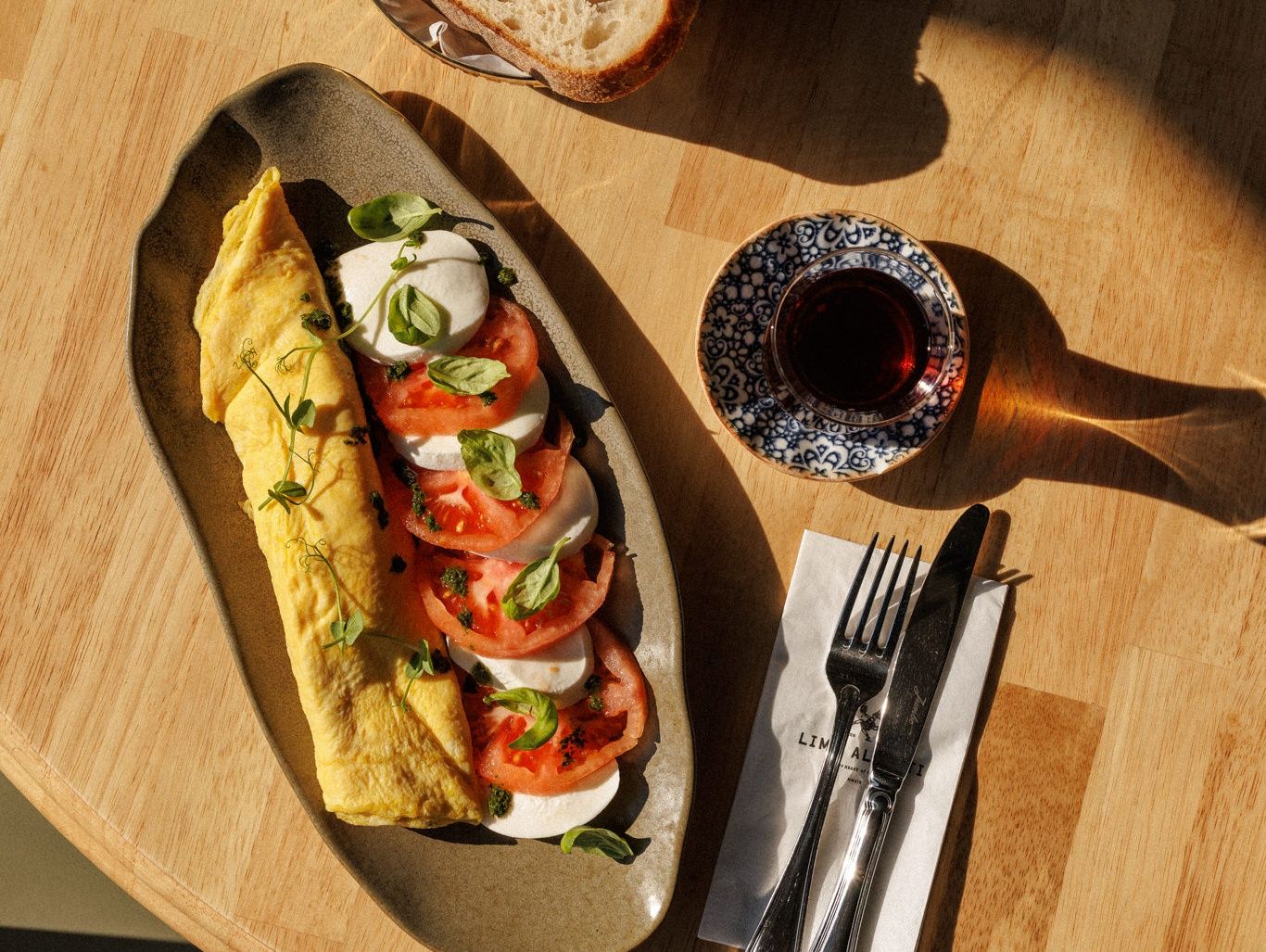 Caprese Omlet