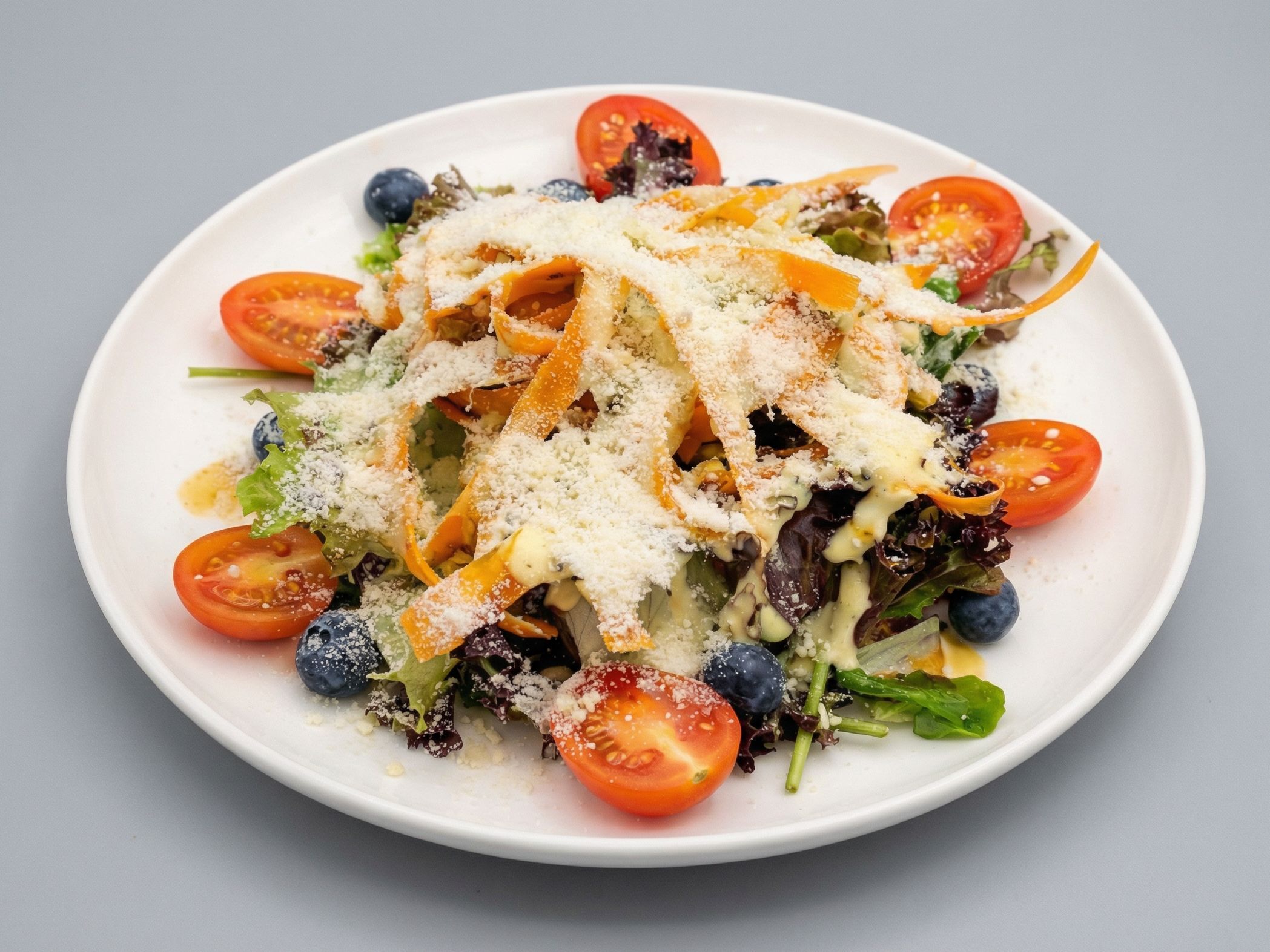 Parmesanlı Mevsim Salatası