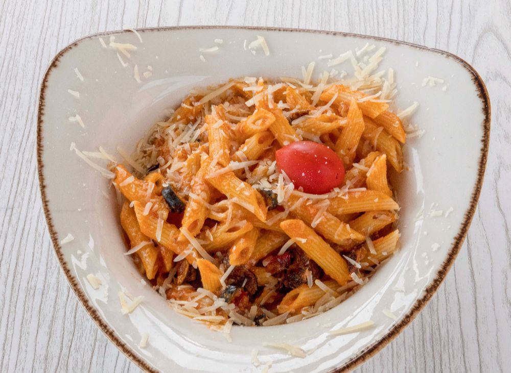 Pesto Soslu Tavuklu Penne